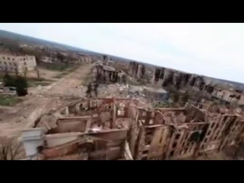 Quel che resta di Bakhmut, il video del drone russo in volo sulla città distrutta