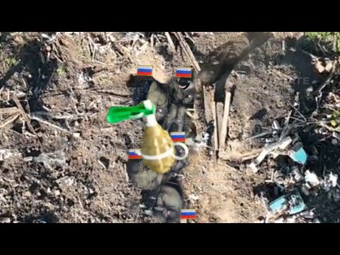 Fight Begins!! Ukrainian drones dropping bomb Blow up Russian troops on trench in counter attack